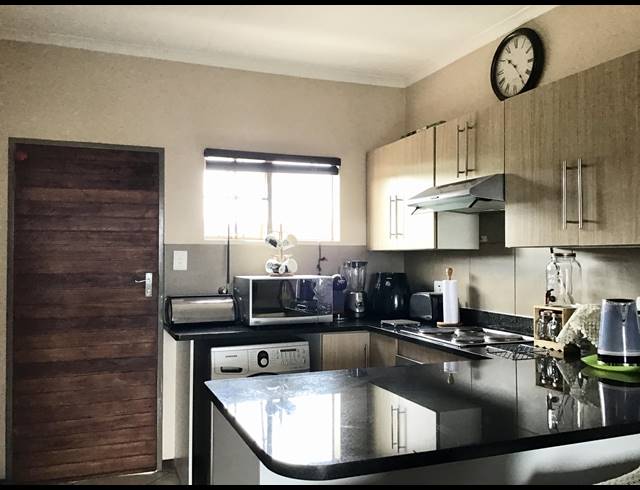 2 BEDROOM APARTMENT FOR SALE IN MOOIKLOOF RIDGE